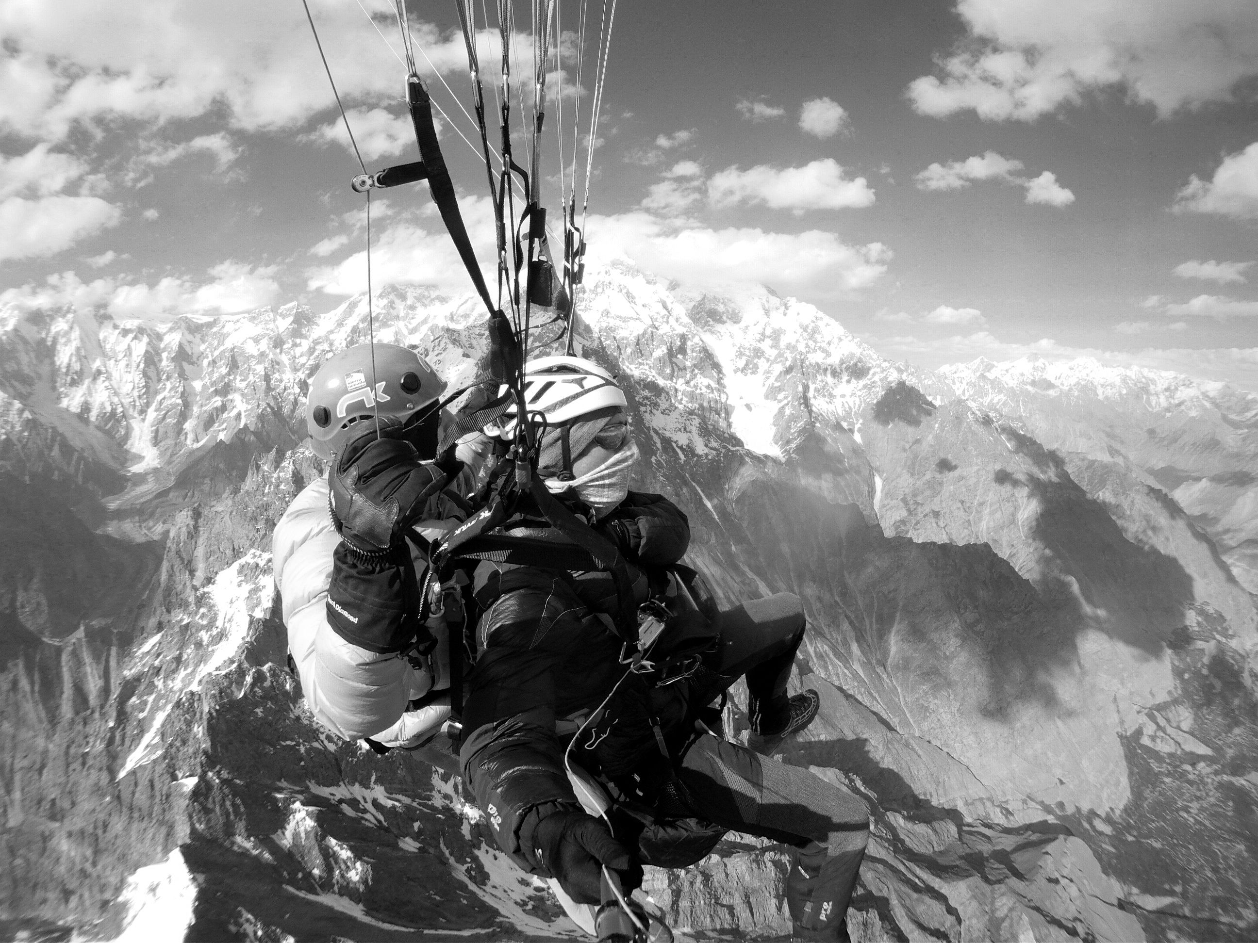 Simón Elías: Aeroalpinistas en el Karakorum