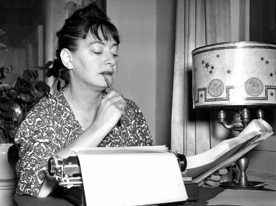 Dorothy Parker, rompeolas literario en las revistas femeninas