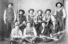 Un grupo de Rangers tejanos, mostrando las armas y vestimentas características de la época de Billy el Niño (foto: DP)