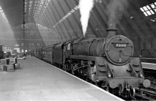 El expreso de Leicester esperando para salir en la estación de St. Pancras en 1957. Fotografía: Ben Brooksbank (CC)