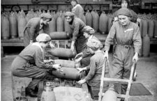 Munitionettes trabajando en ela fábrica de Chilwell. Foto cortesía del Imperial War Museum.