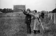 25th July 1931:  A cluster of sports folk clay pigeon shooting in Worcester Park.  (Photo by Fox Photos/Getty Images)
