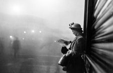 Fog blankets London
The dense fog which has covered London and many parts of England for several days was today as thick as ever .
Waiting for train at Victoria Station 
30 November 1948 - 1 December 1948