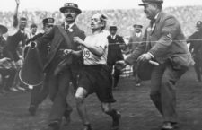 Llegada de Dorando Pietri en la Maratón de los Juegos Olímpicos de Londres, 1908. Fotografía: DP.